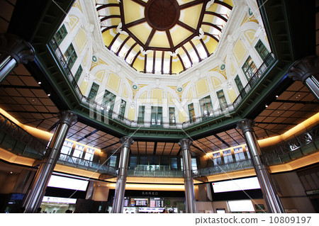 Tokyo Station Marunouchi entrance 10809197