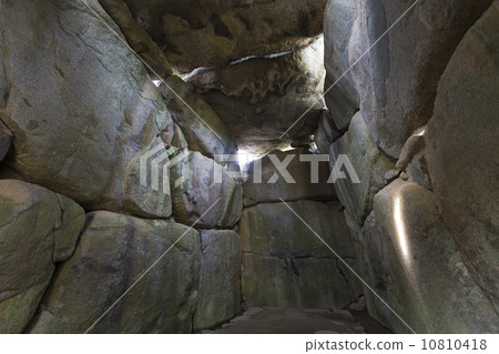 在石頭競技場內埋葬土墩 10810418