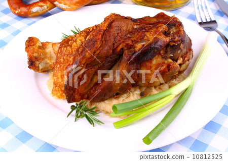 Grilled pork with whitish, pretzels and beer 10812525