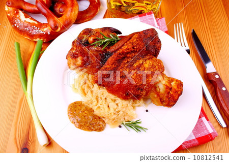 Grilled pork with pickled cabbage, pretzel, onion, beer 10812541