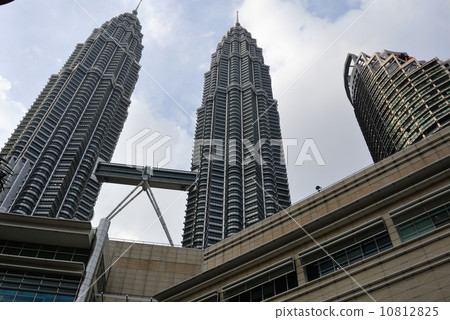 Petronas Twin Towers (Malaysia · Kuala Lumpur) Petronas Twin Towers (Malaysia · Kuala Lumpur) 10812825