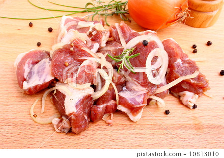 Lamb marinated with onion, spices, herbs 10813010