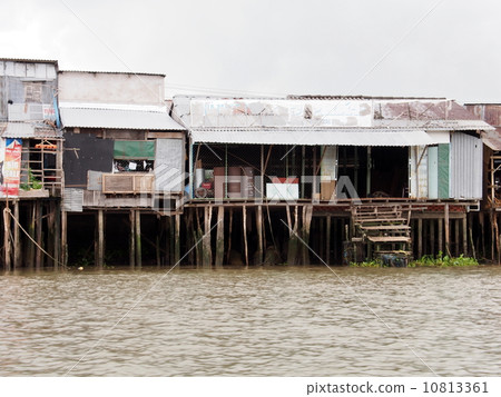 越南湄公河三角洲水上住宅 10813361