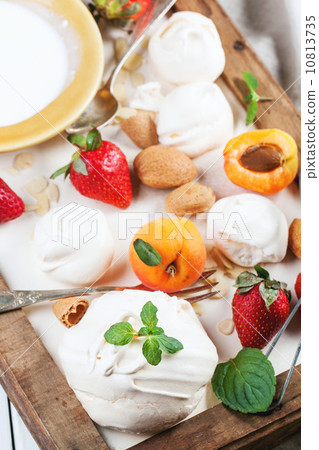 Meringue with apricot and strawberry 10813735