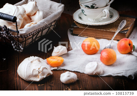 Meringue with apricot Meringue with apricot 10813739