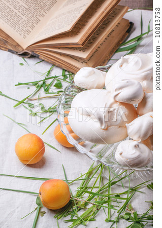 Meringue with apricot and strawberry 10813758