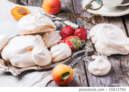 Meringue with apricot and strawberry Meringue with apricot and strawberry 10813760