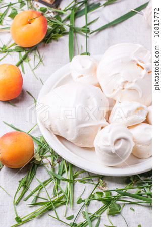 Meringue with apricot 10813772