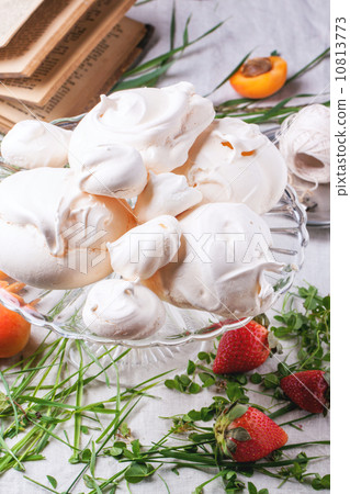 Meringue with apricot and strawberry 10813773