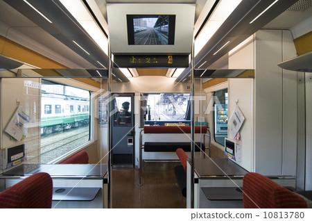 A new model of the Ginza line "resort Shirami Aoike" 10813780