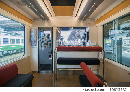 A new model of the Ginza line "resort Shirami Aoike" 10813782