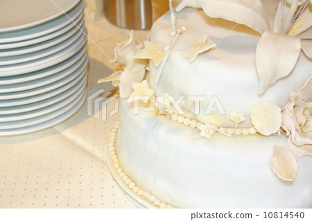 Festive glittering cake as royal lady's hat Festive glittering cake as royal lady's hat 10814540