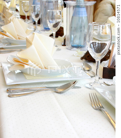 Decorated table in restaurant waiting for wedding 10814571