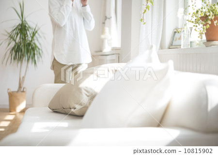 明亮的房間 10815902