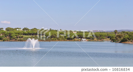 Wonderful panorama the lake and the fountains of the park with p 10816834