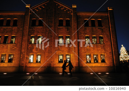 Night red brick 10816940