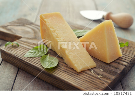 Parmesan cheese 10817451
