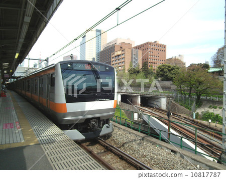 Chuo Line E233 Series Ochanomizu Station 10817787