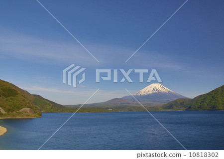 本栖湖和富士山 10818302