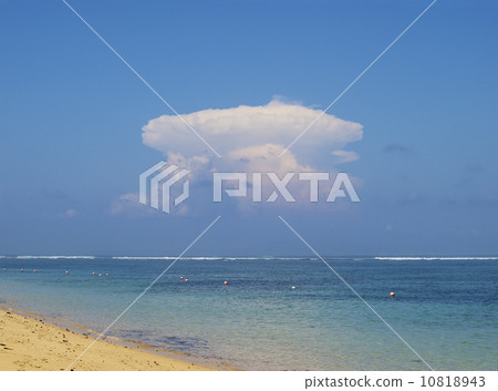 Atomic explosion like cloud 10818943