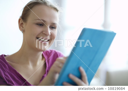 Young woman smiling as she surfs the internet 10819084