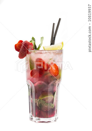 alcoholic cocktail in a glass glass on a white background alcoholic cocktail in a glass glass on a white background 10819937