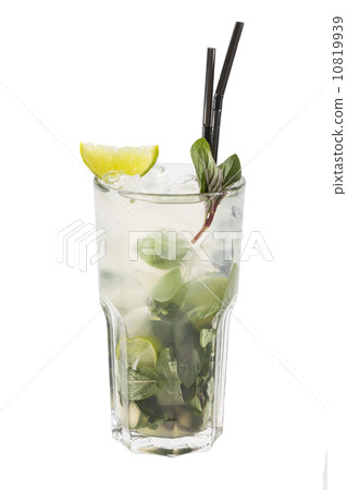 alcoholic cocktail in a glass glass on a white background alcoholic cocktail in a glass glass on a white background 10819939
