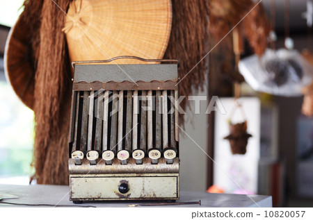 Retro cashier 10820057