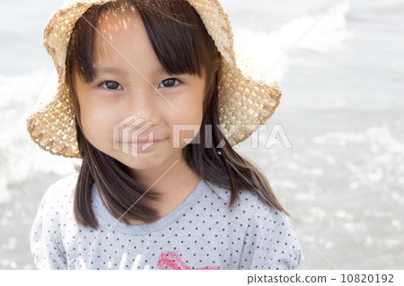5歲的海女孩在夏天 10820192