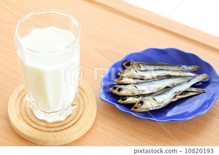 鈣，煮牛奶 10820193