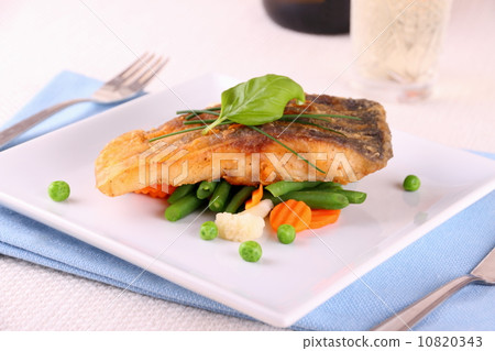 Fried carp fish fillet with vegetables Fried carp fish fillet with vegetables 10820343