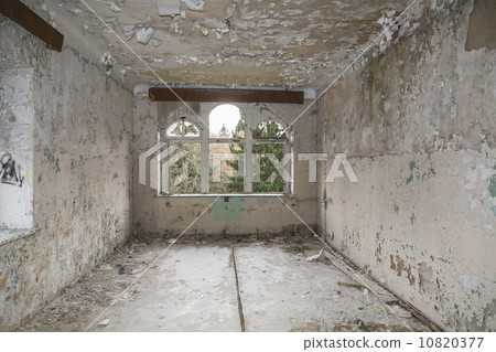 empty dirty grunge interior with vintage color filter 10820377