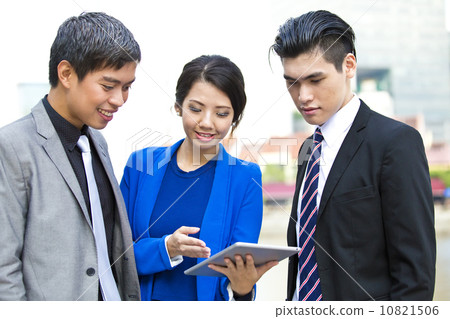 Three business office worker looking at tablet presentation 10821506