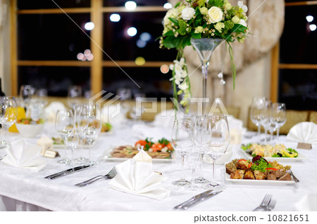 Table set for an event party or wedding reception 10821651
