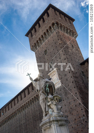 Monument to Francesco Sforza in the Sforza Castle 10821869