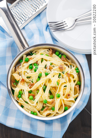 Pasta with peas and bacon Pasta with peas and bacon 10822280