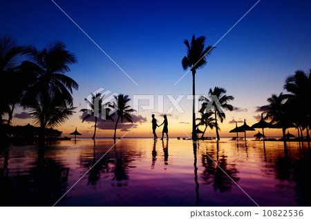 Silhouettes of young couple at scenic sunset Silhouettes of young couple at scenic sunset 10822536