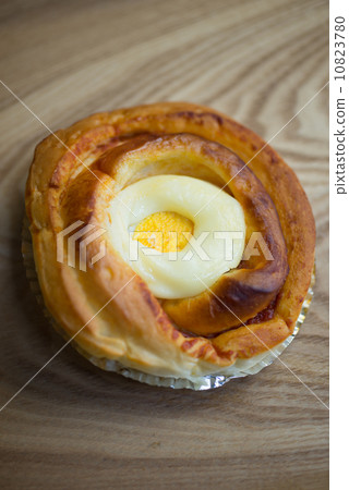Cooking bread 10823780