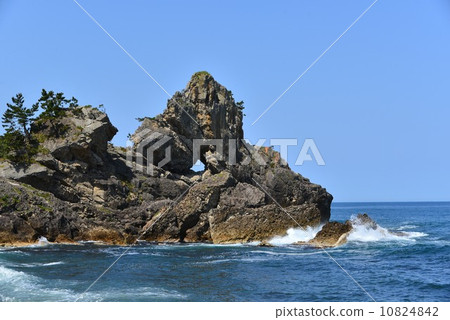 Window rock of Sogoki coast 10824842