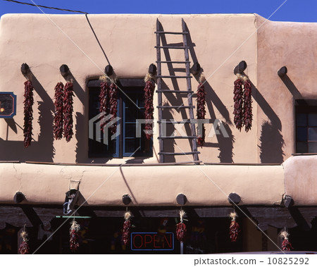 Adobe style wall Adobe style wall 10825292