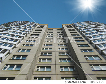 The high building The high building 10825438