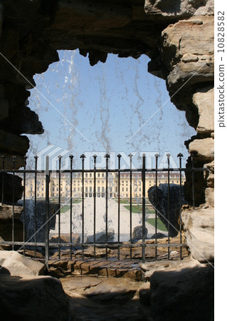 schonbrunn palace, garden, sight-seeing area 10828582