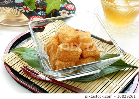 Warabimochi and tea white background 10829261