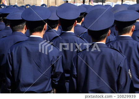 Police officers to line up 10829939