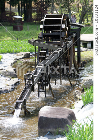 Six-wheeled water mill 10831124
