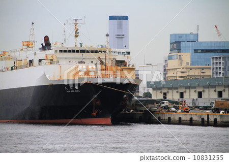 Ship's cargo ship 10831255