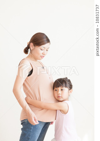9 months pregnant parent and child 9 months pregnant parent and child 10831737