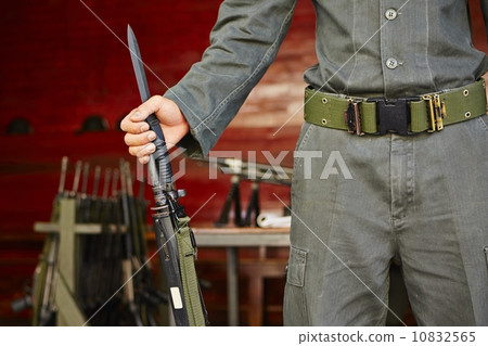 Soldier on the guard 10832565