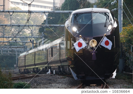 乘坐E655火車 乘坐E655火車 10836664