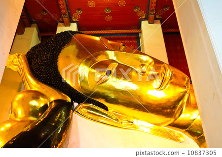 Golden Reclining Buddha. 10837305